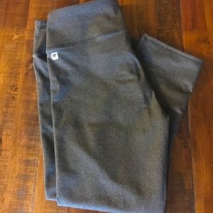 2/$20 🎈 Dark Heather Gray Fabletics Cropped Yoga Pants size small